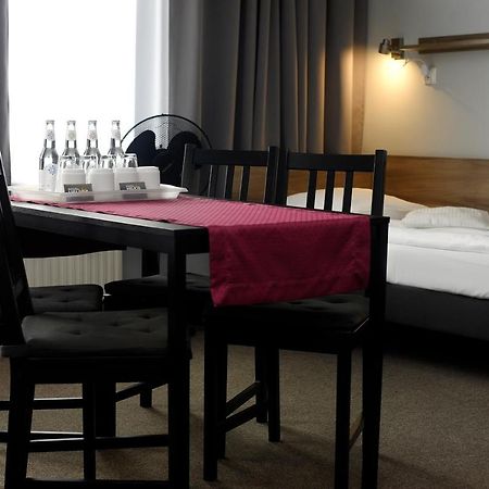 Hostel Helios Września Extérieur photo