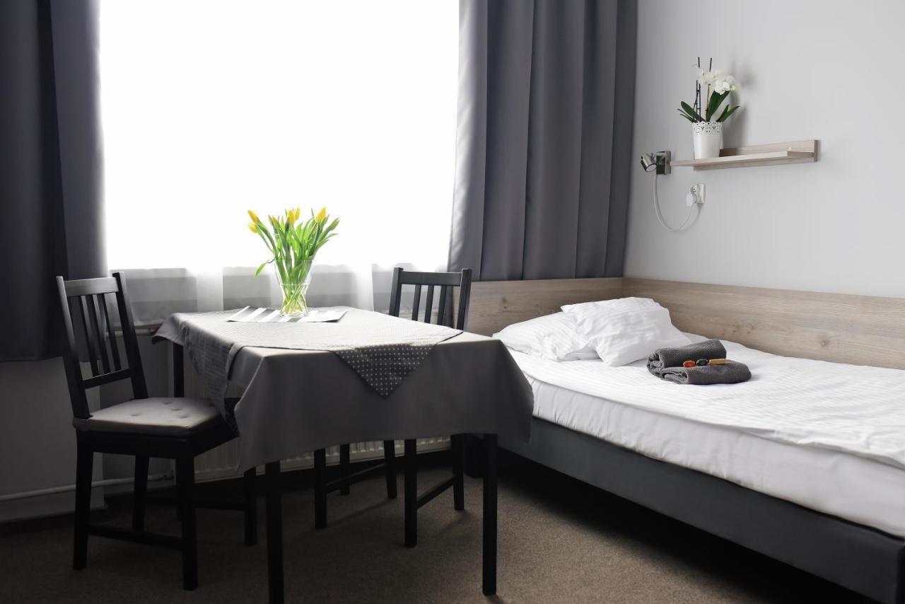 Hostel Helios Września Extérieur photo