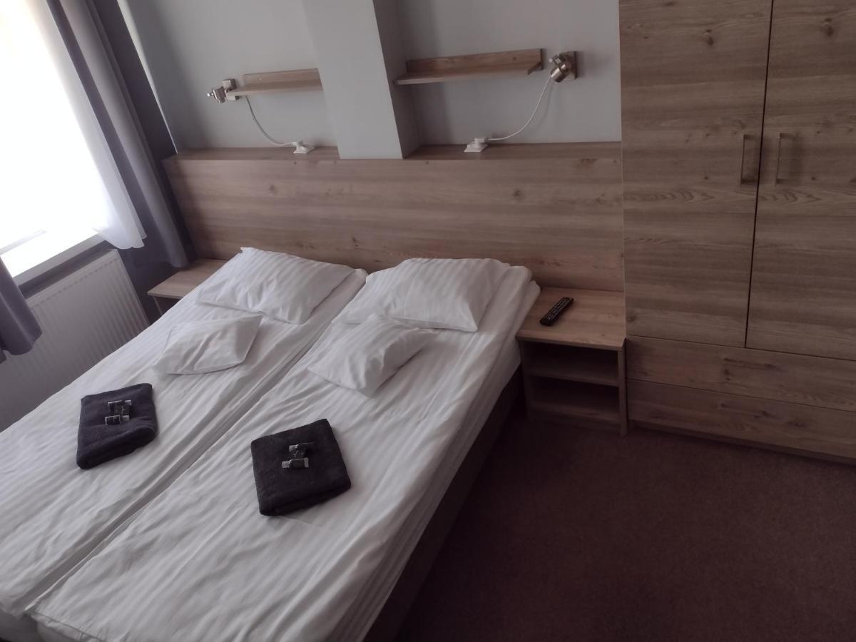 Hostel Helios Września Extérieur photo