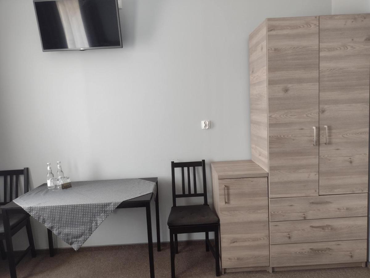 Hostel Helios Września Extérieur photo