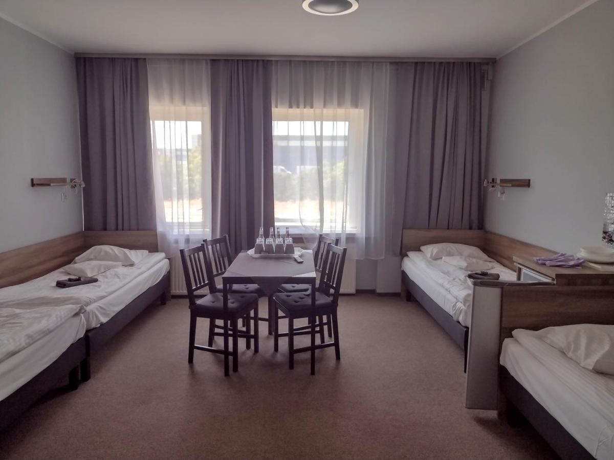 Hostel Helios Września Extérieur photo