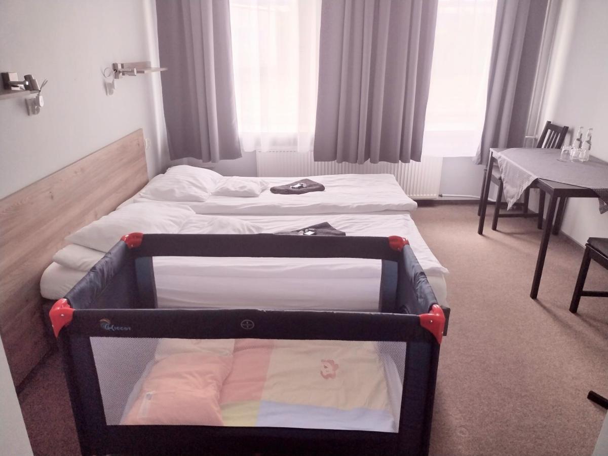 Hostel Helios Września Extérieur photo