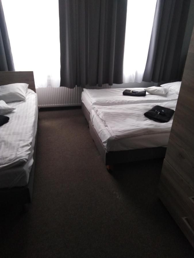 Hostel Helios Września Extérieur photo
